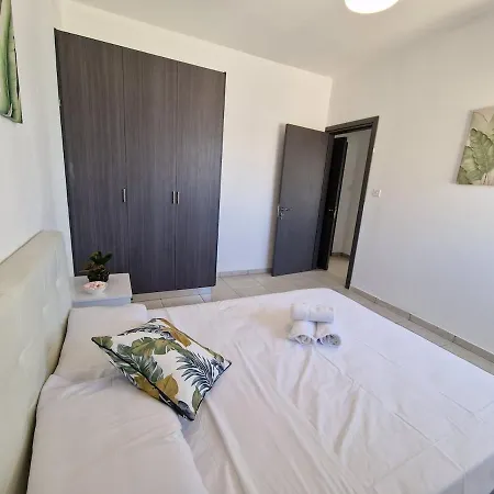 Lägenhet Lux Finikoudes Larnaca